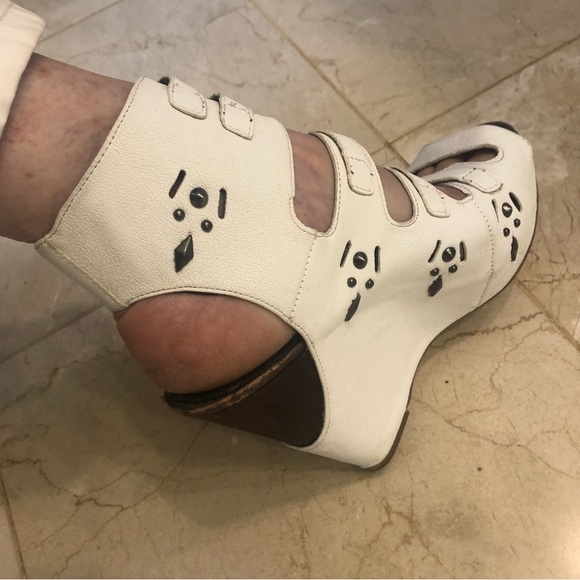 Sam Edelman while wedge sandal / booties with multiple buckles, leather, Sz 7.5 - Picture 15 of 15